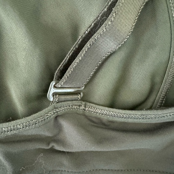 Lululemon Ta Ta Tamer - Picture 7 of 9